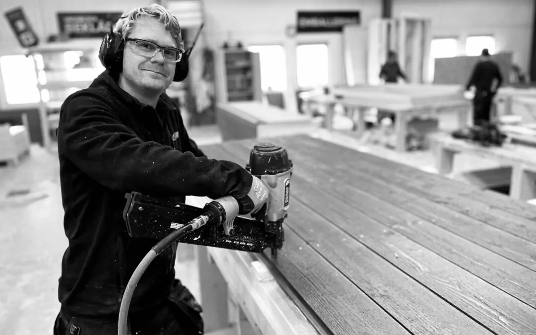 Full fart i fabriken, här är det hög produktionstakt.